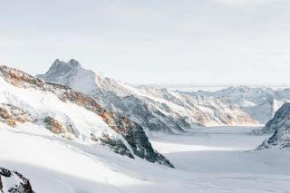 De geul in de sneeuw